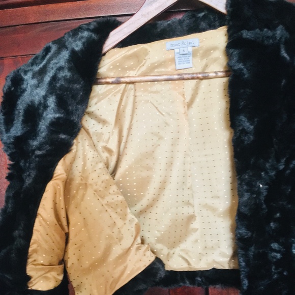 Ladies/Girls Fax Fur jacket, size 4 in excellent condition - Picture 2 of 5